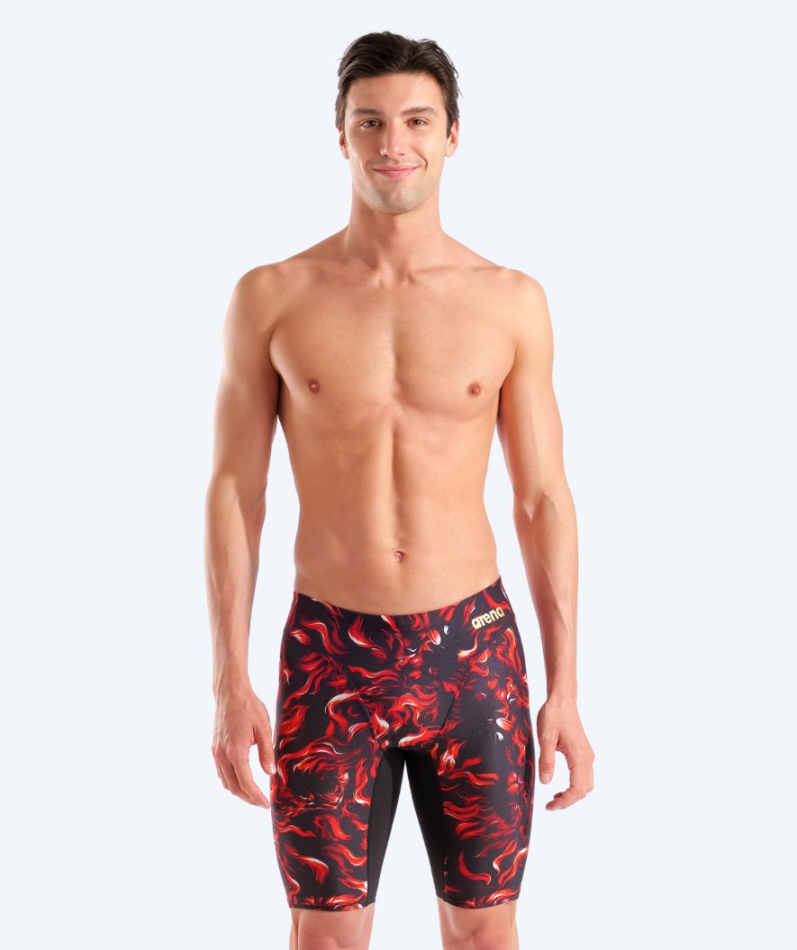 Arena lange Badehose für Herren - Graphic - Schwarz/rot (Limited 2025)