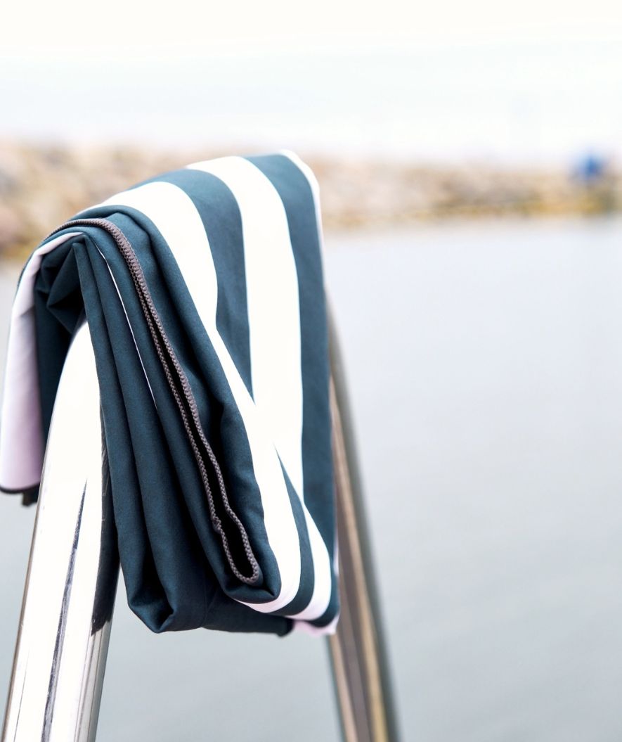 Watery Mikrofaser Badehandtuch (160 x 80 cm) - Eco Nebraska - Dunkelblau