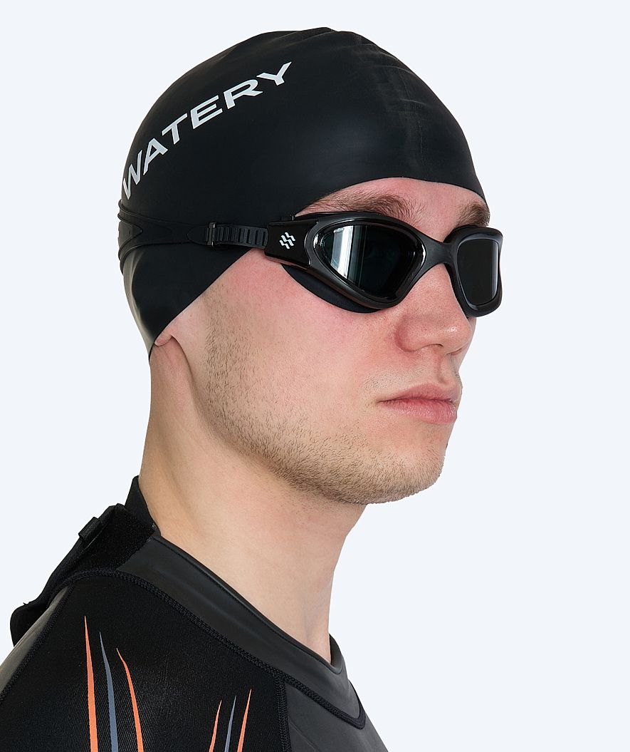 Watery kurzsichtige Schwimmbrille mit Sehstärke für Erwachsene - (-2.0) til (-6.0) - Raven Active - Schwarz (Smoke Scheiben)