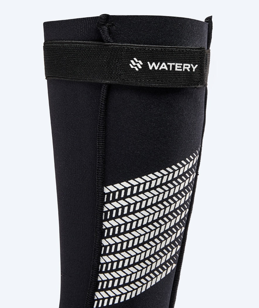 Watery Neopren Socken für das Freiwasserschwimmen - Calder Pro (2mm) - Schwarz