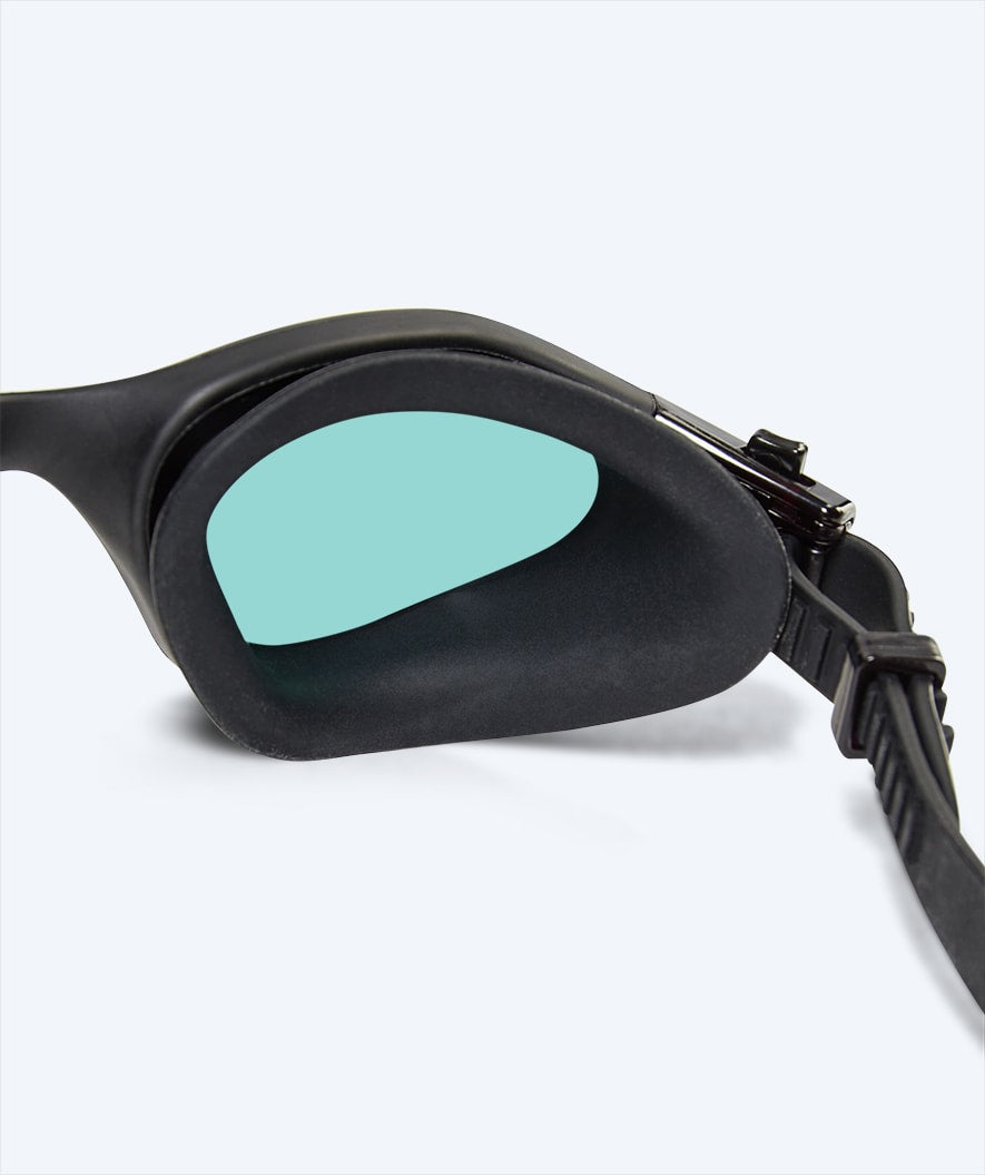 Watery kurzsichtige Schwimmbrille mit Sehstärke für Erwachsene - (-2.0) til (-6.0) - Raven Active - Schwarz (Smoke Scheiben)