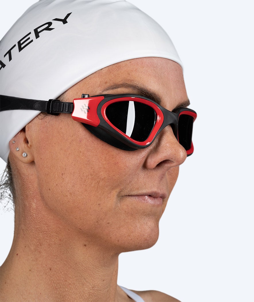 Watery Schwimmbrille fürs Training - Raven Active - Schwarz/rot 1.0